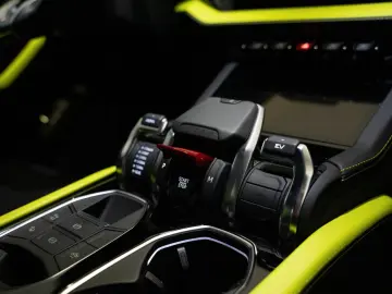 LAMBORGHINI Urus SE   Verde Scandal   Akrapovic   Black Roof