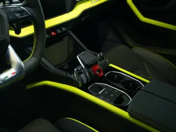 LAMBORGHINI Urus SE   Verde Scandal   Akrapovic   Black Roof