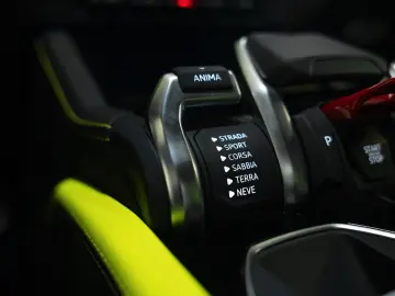 LAMBORGHINI Urus SE   Verde Scandal   Akrapovic   Black Roof