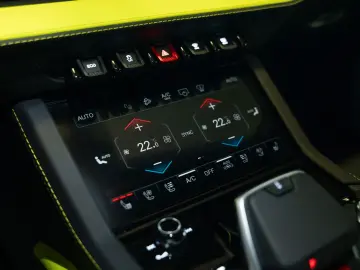 LAMBORGHINI Urus SE   Verde Scandal   Akrapovic   Black Roof
