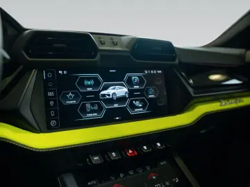 LAMBORGHINI Urus SE   Verde Scandal   Akrapovic   Black Roof