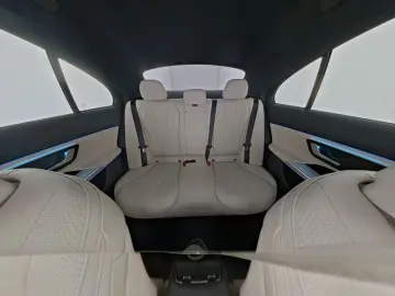 MERCEDES-BENZ E 200   AVANTGARDE MEMO 360 DISTR KAMERA SPUR