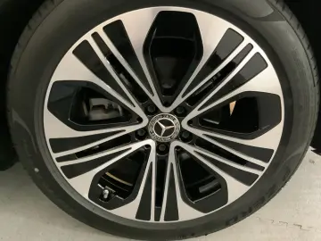 MERCEDES-BENZ E 220 d Limo AVANTGARDE Pano DISTRONIC Keyless