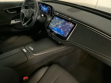MERCEDES-BENZ E 220 d Limo AVANTGARDE Pano DISTRONIC Keyless