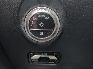 MERCEDES-BENZ C 220d Avantgarde STANDHE. LEDER SOUND…