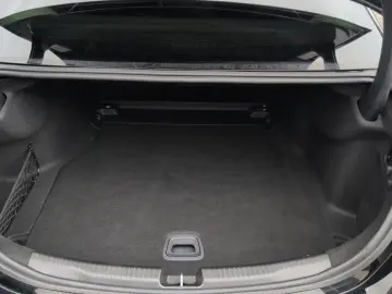 MERCEDES-BENZ C 220d Avantgarde STANDHE. LEDER SOUND…