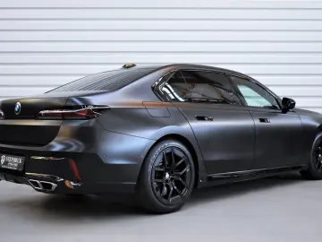 BMW 760i xDrive Bowers&Wilkins Pano 360  LED HeadUP