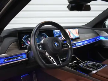 BMW 760i xDrive Bowers&Wilkins Pano 360  LED HeadUP