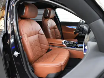 BMW 760i xDrive Bowers&Wilkins Pano 360  LED HeadUP