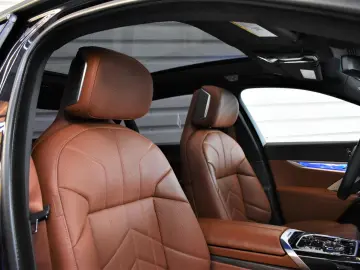 BMW 760i xDrive Bowers&Wilkins Pano 360  LED HeadUP