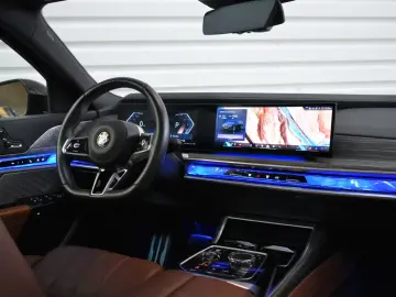 BMW 760i xDrive Bowers&Wilkins Pano 360  LED HeadUP