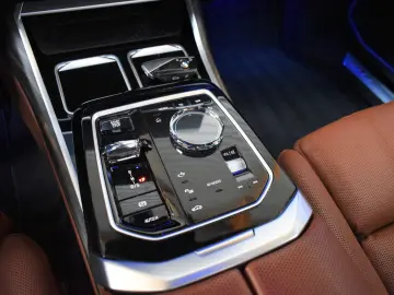 BMW 760i xDrive Bowers&Wilkins Pano 360  LED HeadUP