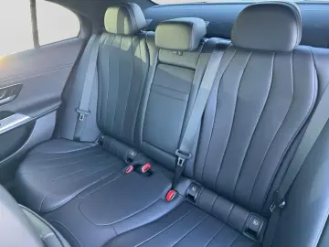 MERCEDES-BENZ E 200 Limousine AVA AHK DIGITAL 360  D…