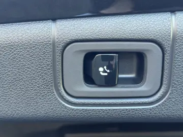 MERCEDES-BENZ E 200 Limousine AVA AHK DIGITAL 360  D…