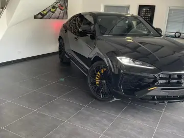 Lamborghini Urus SE MASSAGE 23  STYLE PACK