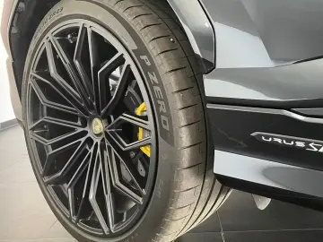 Lamborghini Urus SE MASSAGE 23  STYLE PACK