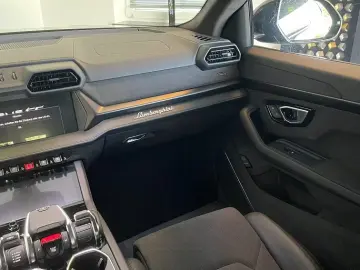Lamborghini Urus SE MASSAGE 23  STYLE PACK