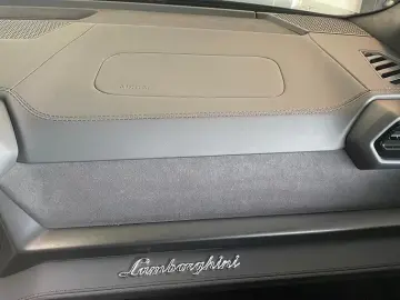 Lamborghini Urus SE MASSAGE 23  STYLE PACK