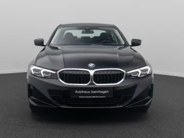 BMW 318i  Widscreen PDC GeschwindigReg DAB Cockpit