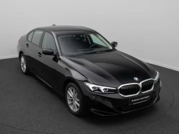BMW 318i  Widscreen PDC GeschwindigReg DAB Cockpit