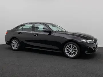 BMW 318i  Widscreen PDC GeschwindigReg DAB Cockpit