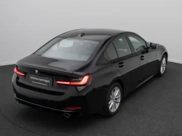 BMW 318i  Widscreen PDC GeschwindigReg DAB Cockpit