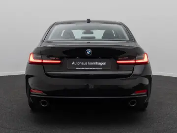 BMW 318i  Widscreen PDC GeschwindigReg DAB Cockpit