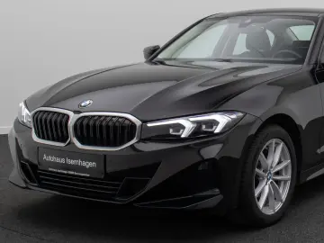 BMW 318i  Widscreen PDC GeschwindigReg DAB Cockpit