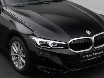 BMW 318i  Widscreen PDC GeschwindigReg DAB Cockpit