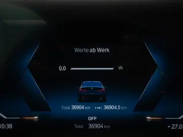 BMW 318i  Widscreen PDC GeschwindigReg DAB Cockpit