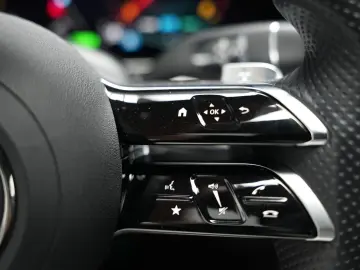 MERCEDES-BENZ E 450 Cabrio AMG BURMESTER HUD AMBIENT…