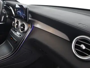 MERCEDES-BENZ GLC 300 de 4M Coupé AMG SHD AHK Burmes…