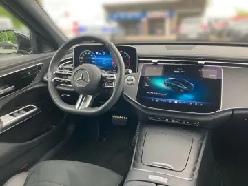 MERCEDES-BENZ E 220 d AMG Distr. LED Navi Kam SHZ Le…