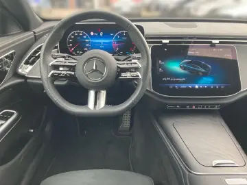 MERCEDES-BENZ E 220 d AMG Distr. LED Navi Kam SHZ Le…