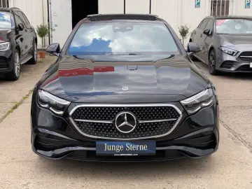 MERCEDES-BENZ E220 AMG Line Premium_SuperScreen_Lede…