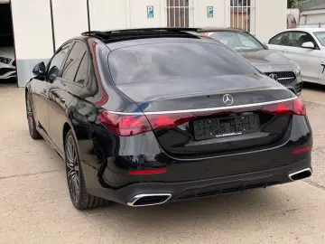 MERCEDES-BENZ E220 AMG Line Premium_SuperScreen_Lede…