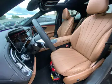 MERCEDES-BENZ E220 AMG Line Premium_SuperScreen_Lede…