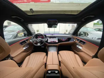 MERCEDES-BENZ E220 AMG Line Premium_SuperScreen_Lede…
