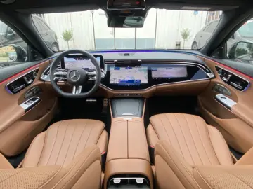 MERCEDES-BENZ E220 AMG Line Premium_SuperScreen_Lede…