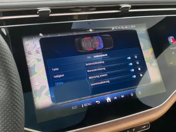 MERCEDES-BENZ E220 AMG Line Premium_SuperScreen_Lede…