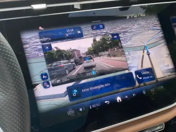MERCEDES-BENZ E220 AMG Line Premium_SuperScreen_Lede…