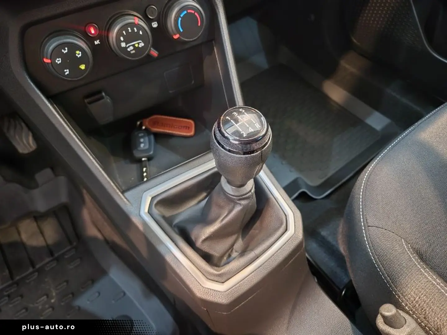 DACIA Logan 2024 — imagine 16