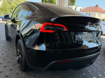 TESLA Model Y Long Range 584 Dual Motor AWD Matrix-LED