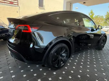 TESLA Model Y Long Range 584 Dual Motor AWD Matrix-LED