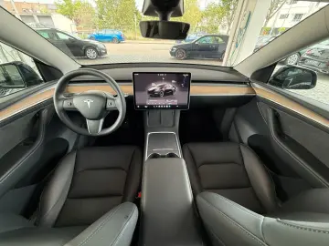TESLA Model Y Long Range 584 Dual Motor AWD Matrix-LED