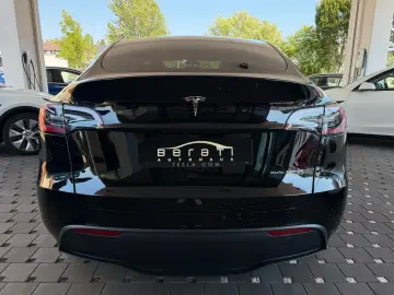 TESLA Model Y Long Range 584 Dual Motor AWD Matrix-LED