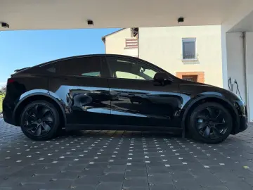 TESLA Model Y Long Range 584 Dual Motor AWD Matrix-LED