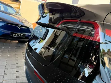 TESLA Model Y Long Range 584 Dual Motor AWD Matrix-LED