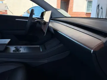TESLA Model Y Long Range 584 Dual Motor AWD Matrix-LED