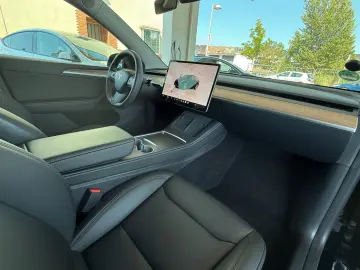 TESLA Model Y Long Range 584 Dual Motor AWD Matrix-LED